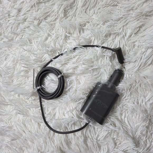 Genuine Dyson In-Car Charger part # 222146-02 V6 V7 V8 - Picture 1 of 3